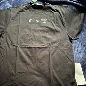 Off White tshirt brand new. It’s a XXS but it fits like a medium